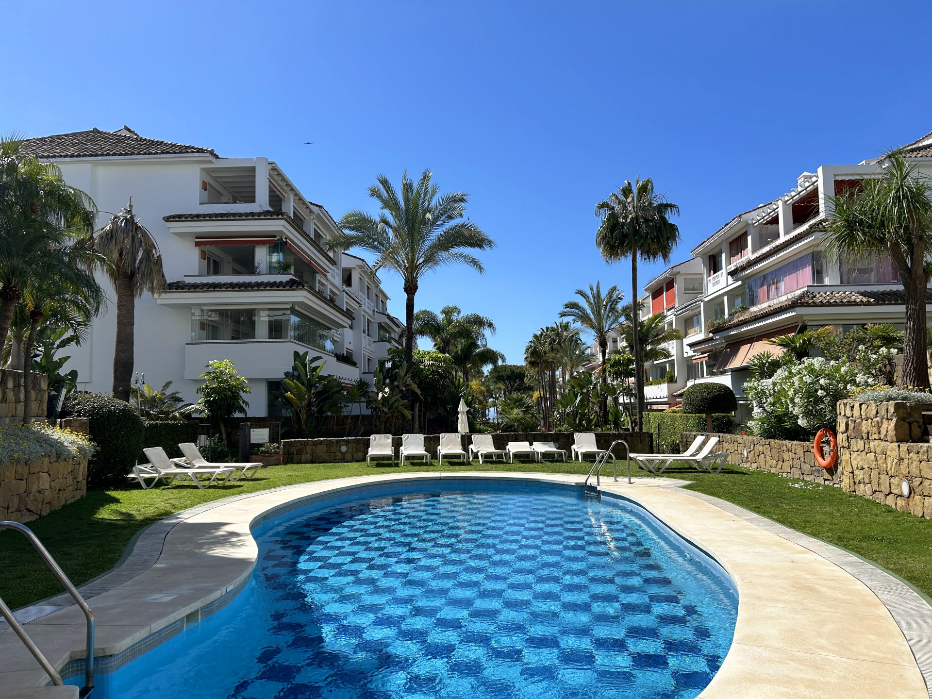 КВАРТИРЫ en Marbella · Marbella-Golden-Mile---Las-Cañas 1350000€