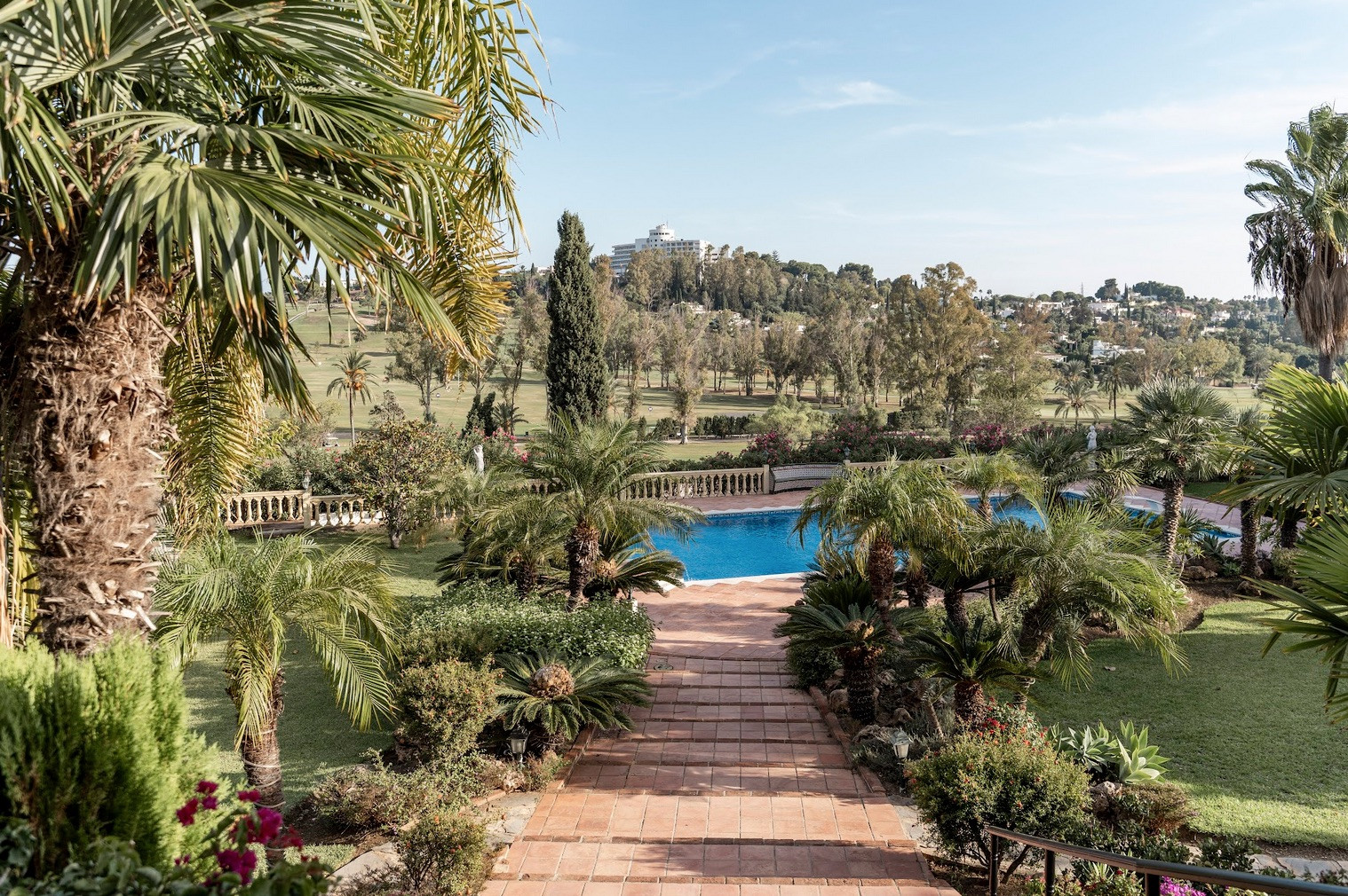 Villa in Paraiso Alto