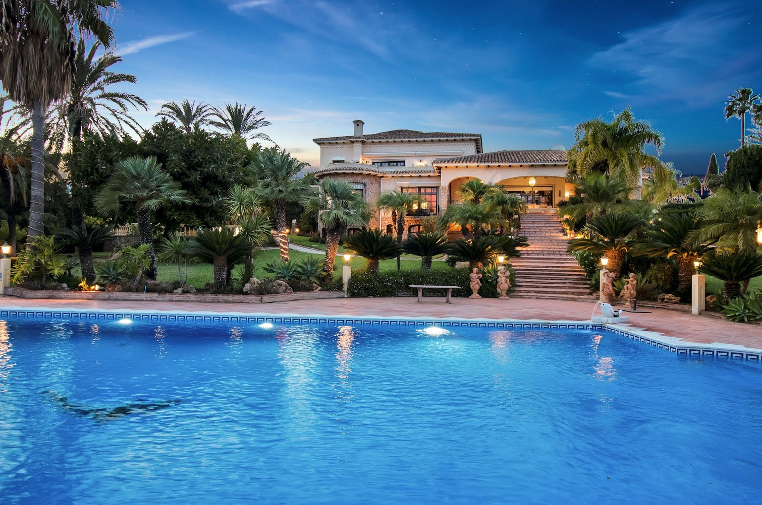 Villa in Paraiso Alto