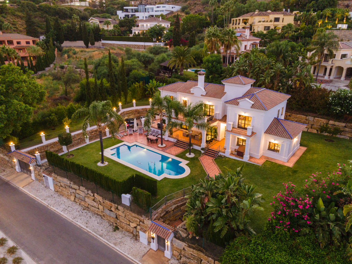 Villa in Estepona East