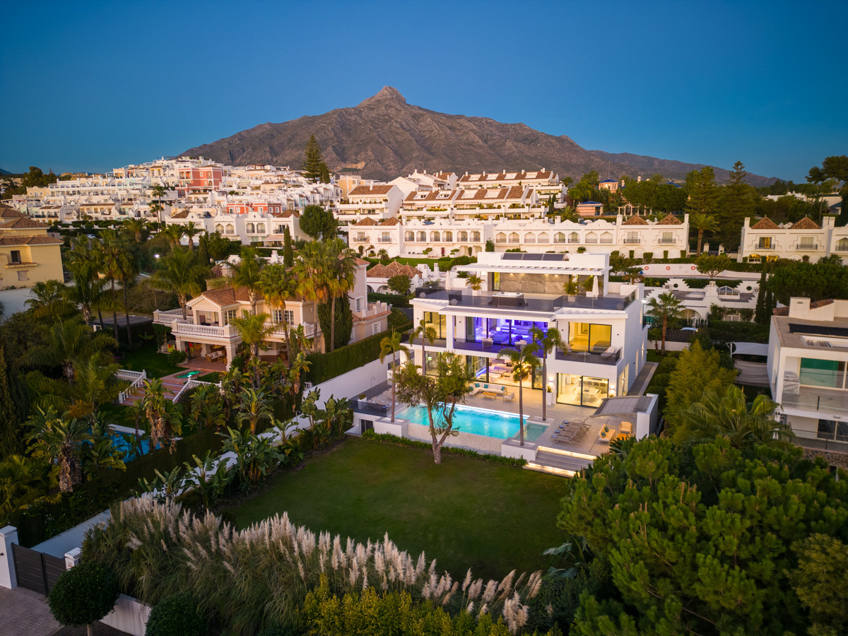 Villa in Nueva Andalucia