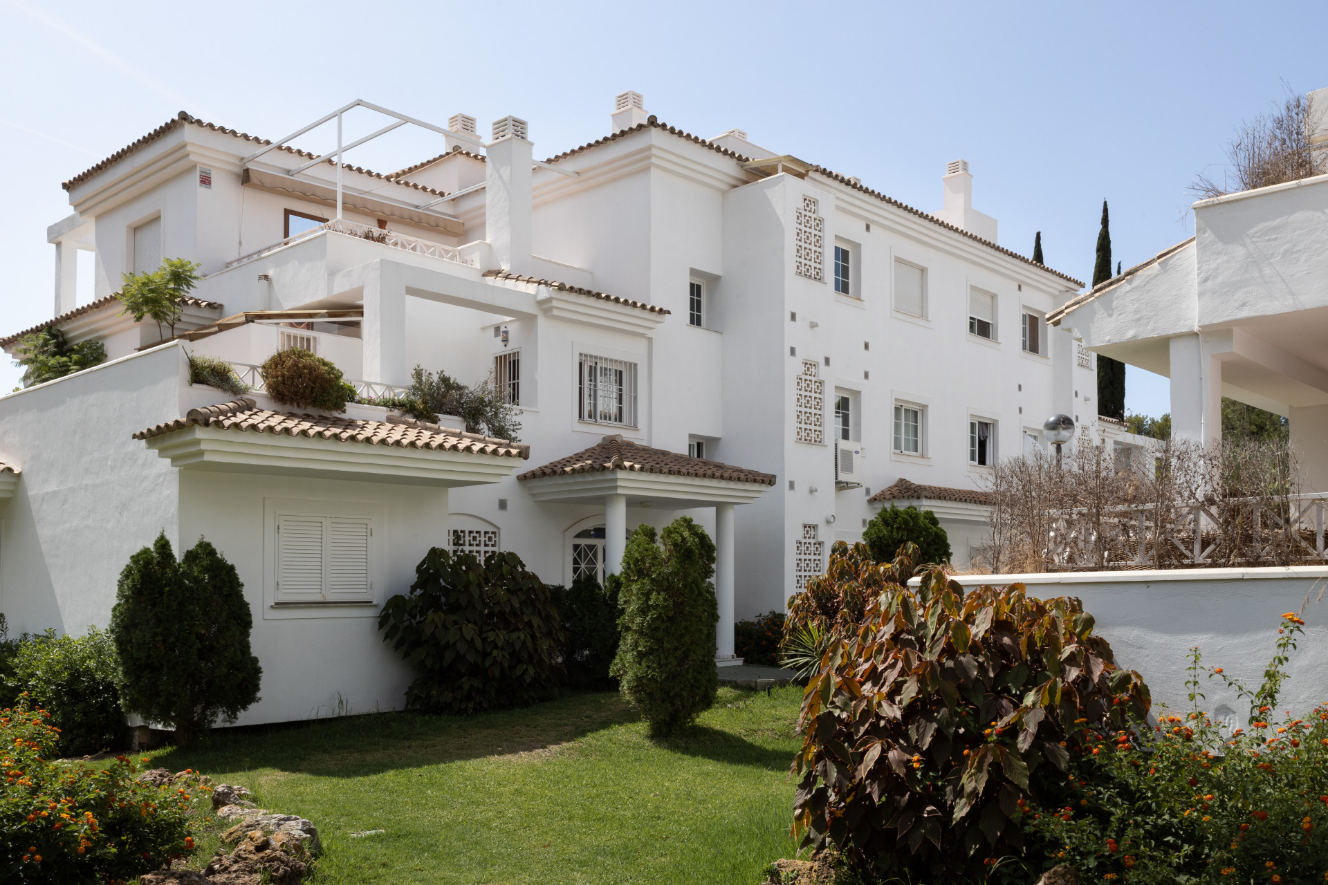 Do you know what buying property in Spain costs in total? Check out the cost calculator