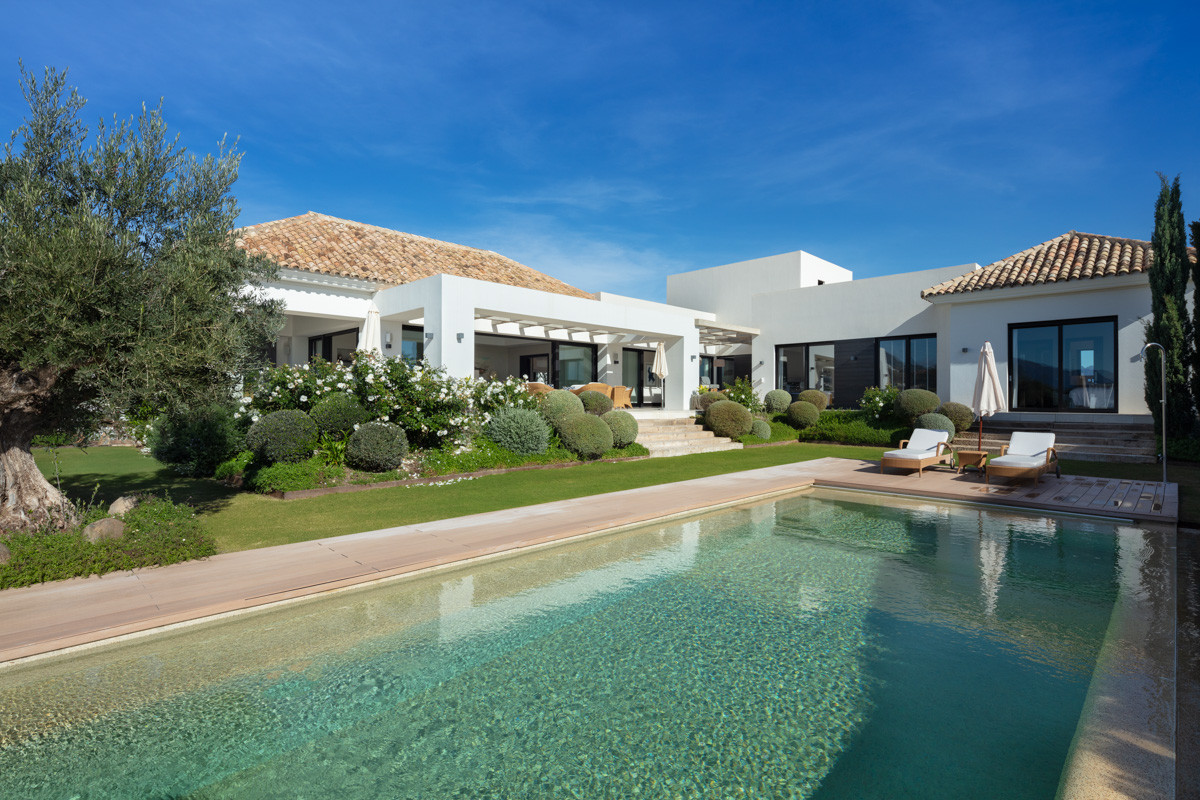 Mediterranean style villa with panoramic sea views in Nueva Andalucia 