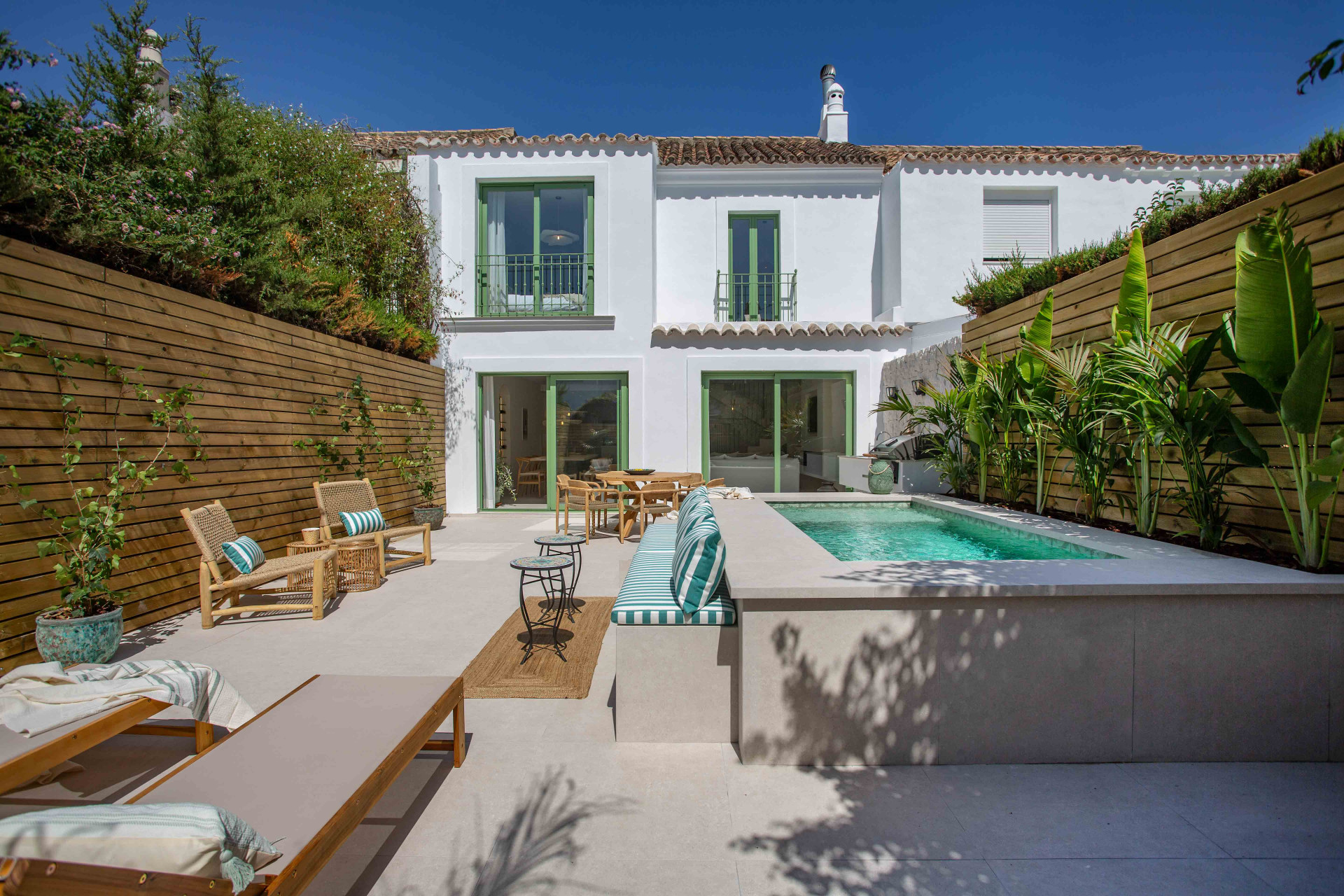 Luxury renovated beachside townhouse with private pool in San Pedro 