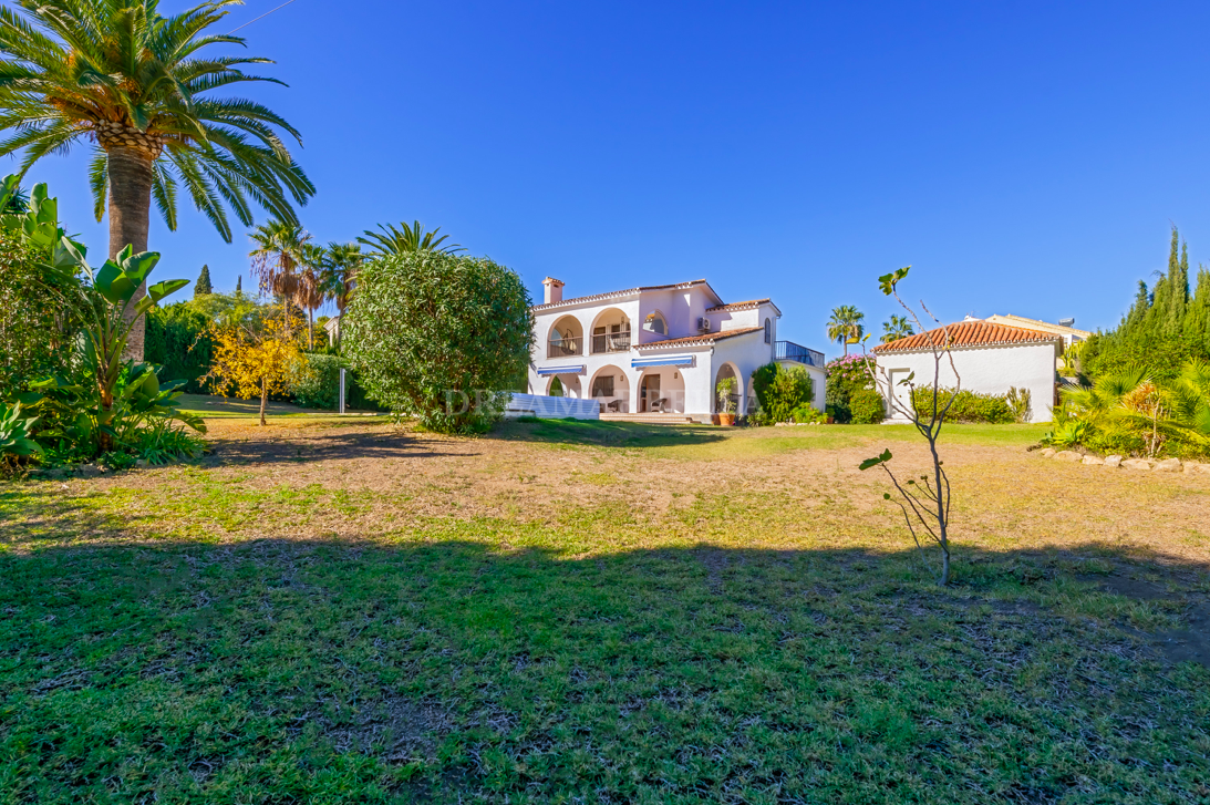 Villa in Estepona East