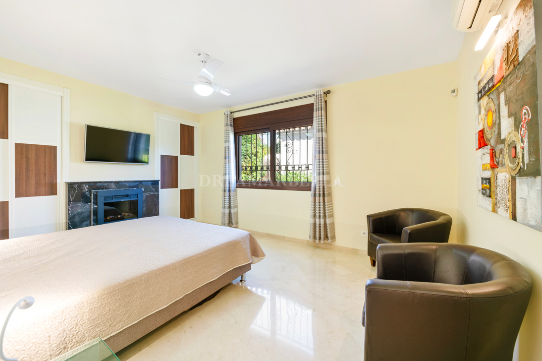 Villa in Estepona East