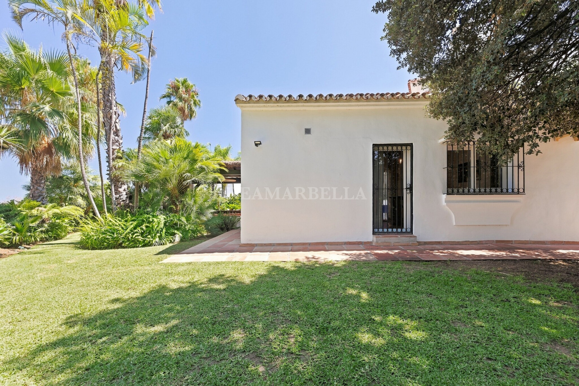 Villa in Estepona East