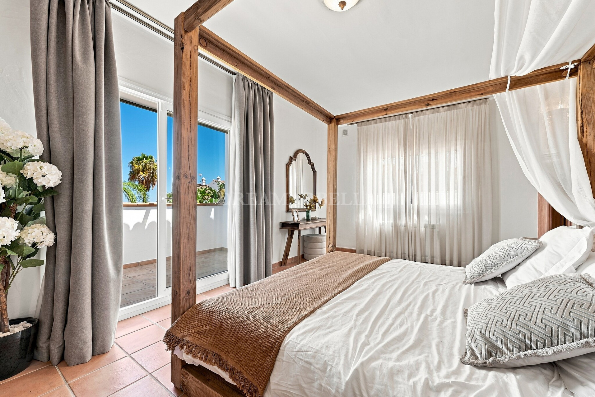Villa in Estepona East