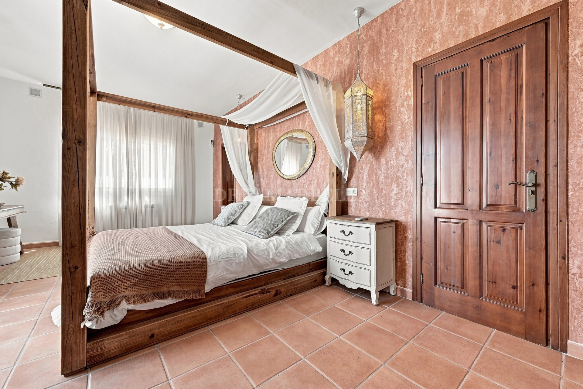 Villa in Estepona East