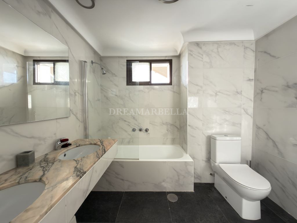 Apartment in Estepona East