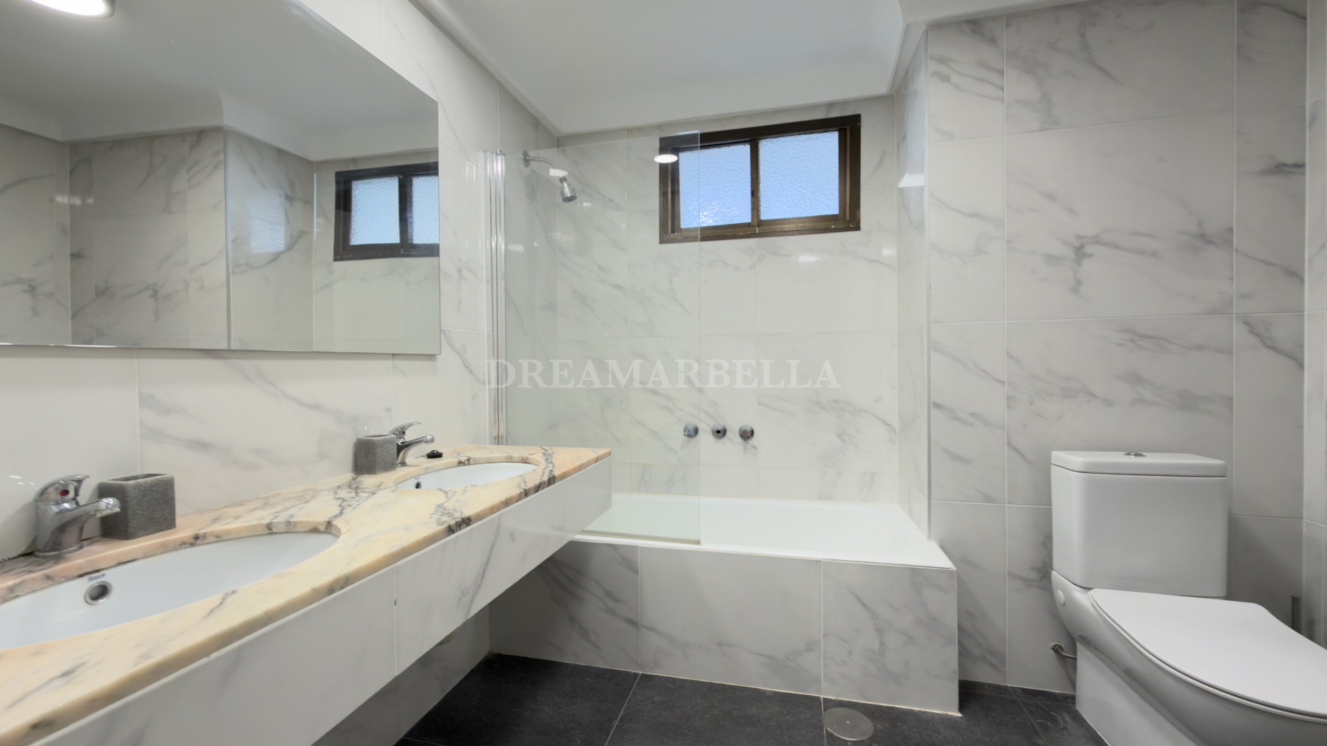 Apartment in Estepona East