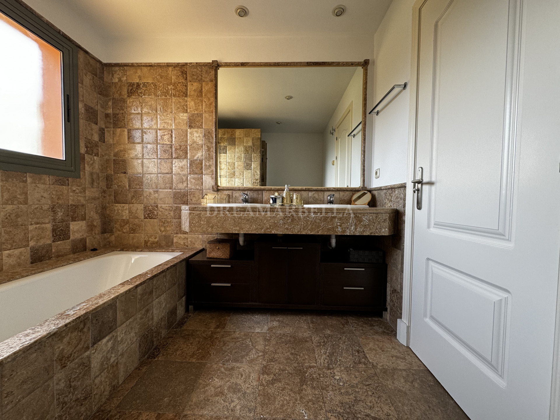 Apartment in Estepona East