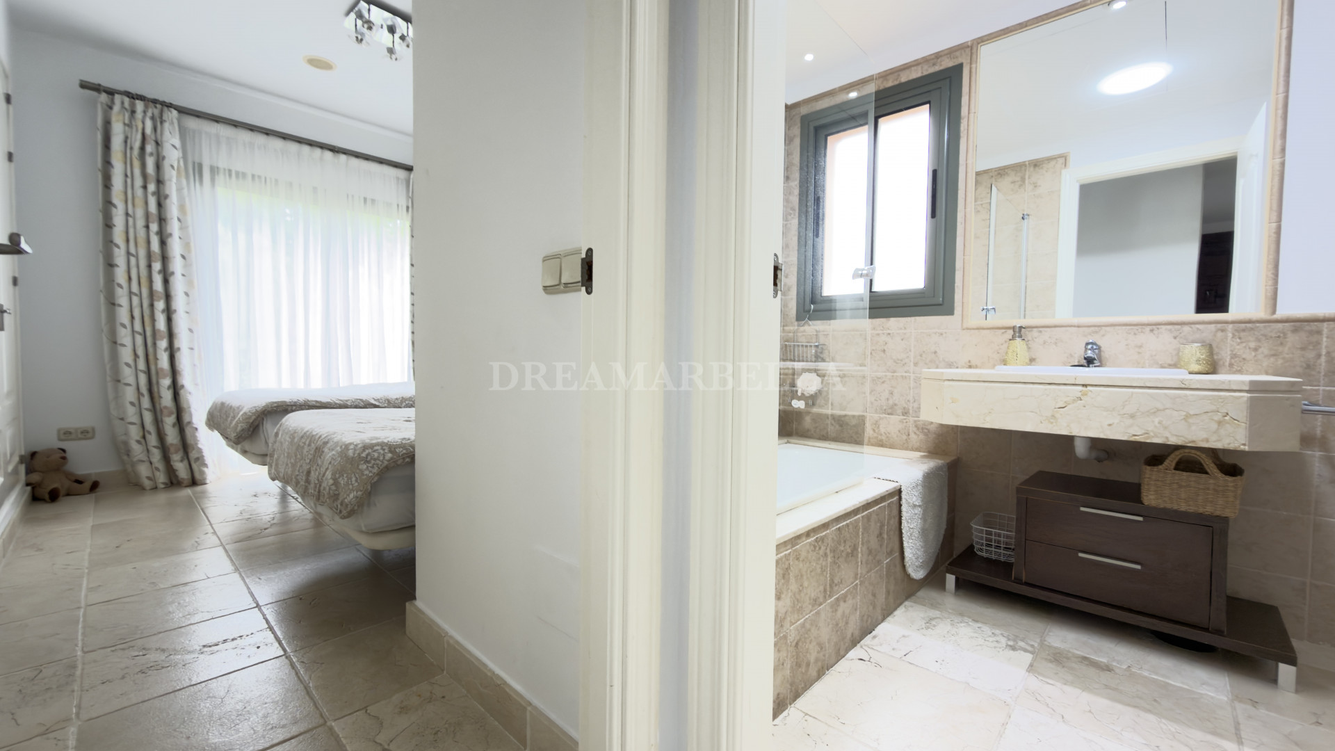 Apartment in Estepona East