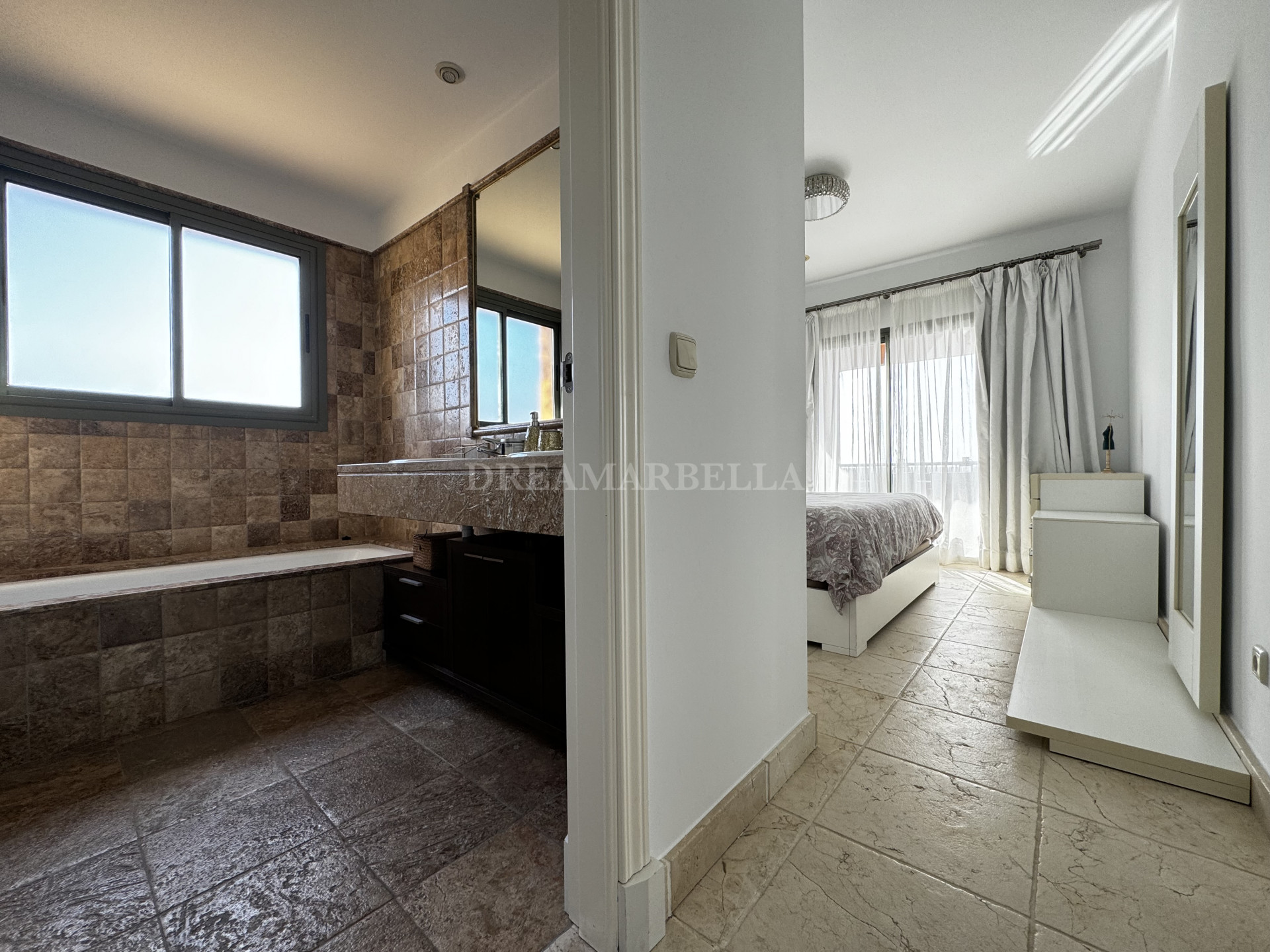 Apartment in Estepona East