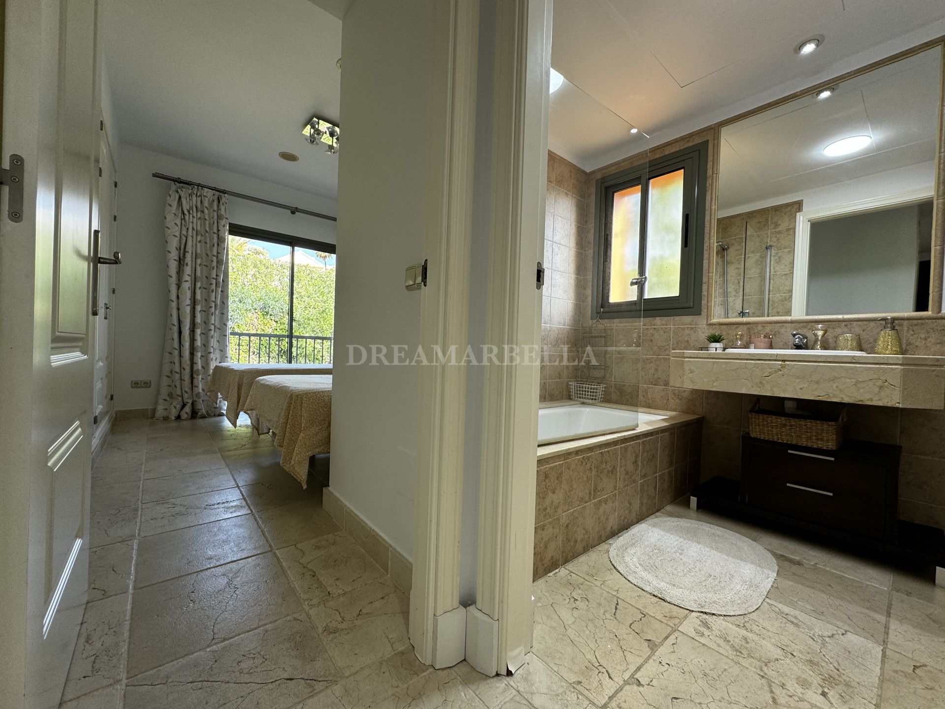 Apartment in Estepona East