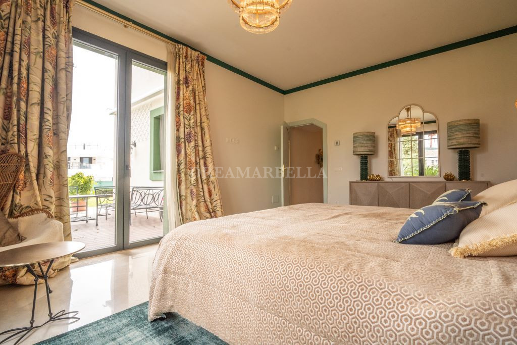 Villa in Estepona East