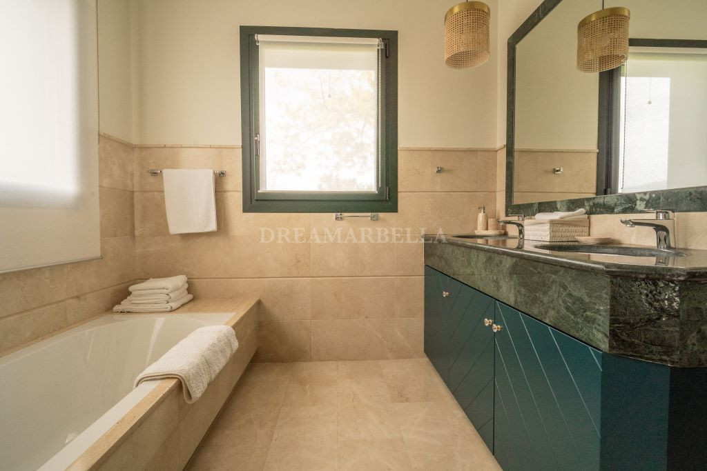 Villa in Estepona East