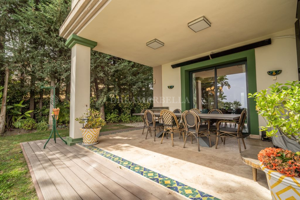 Villa in Estepona East