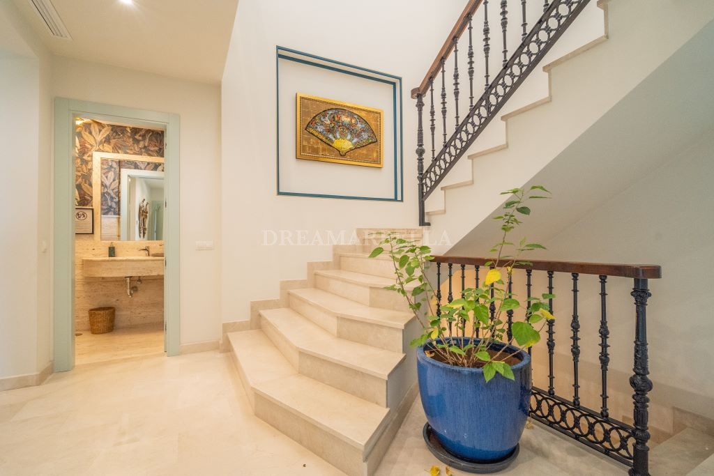 Villa in Estepona East