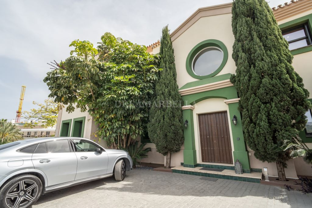 Villa in Estepona East