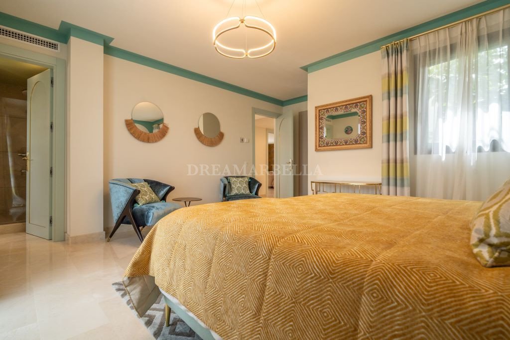 Villa in Estepona East