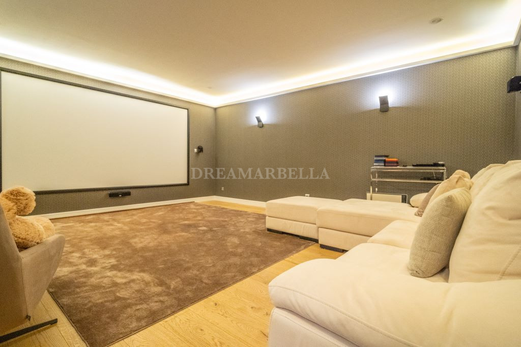 Villa in Estepona East