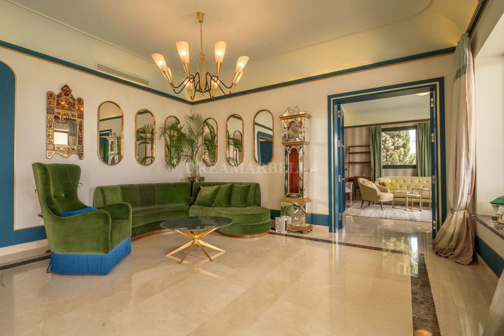 Villa in Estepona East