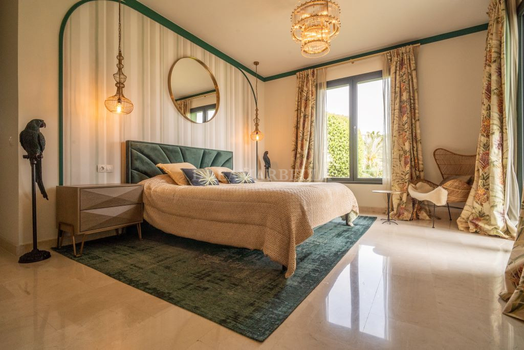 Villa in Estepona East