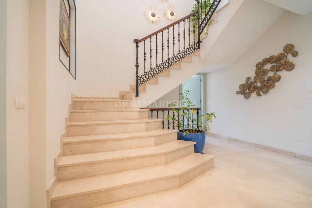 Villa in Estepona East