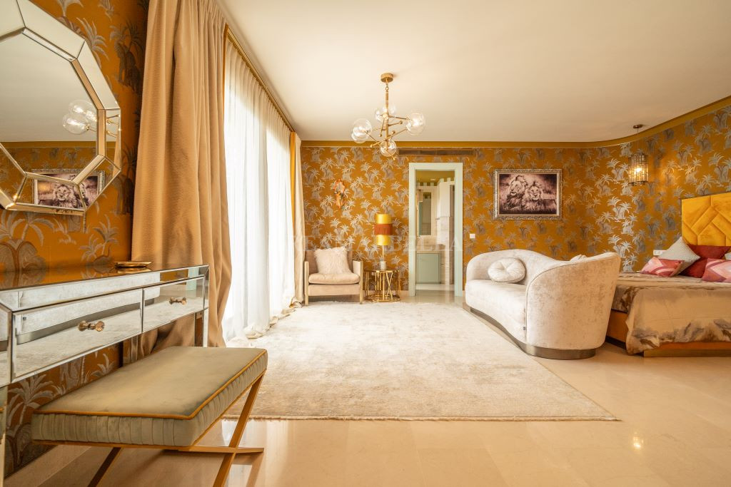 Villa in Estepona East