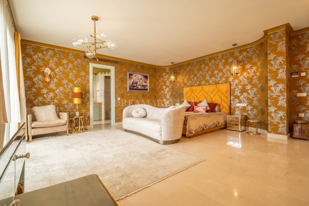 Villa in Estepona East