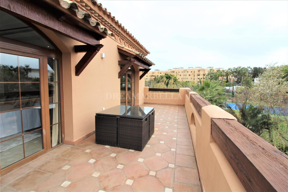 Villa in Estepona East