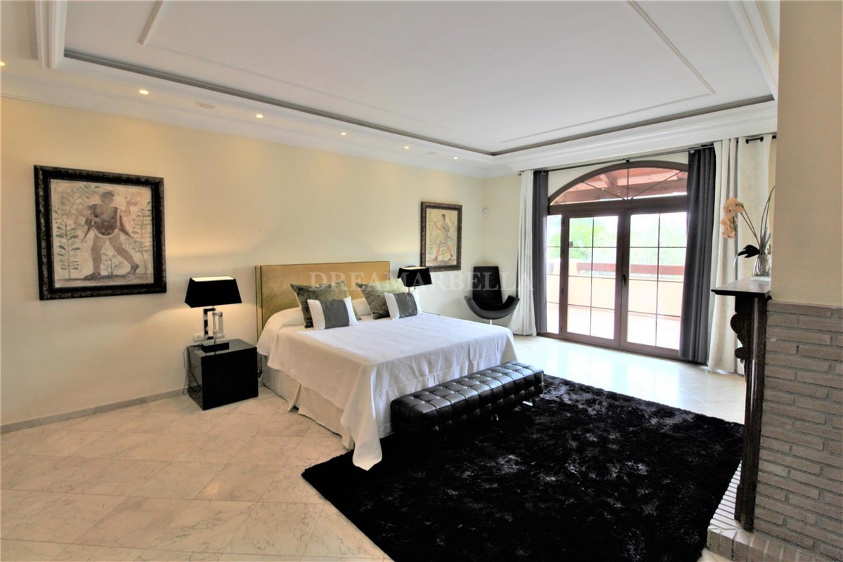 Villa in Estepona East