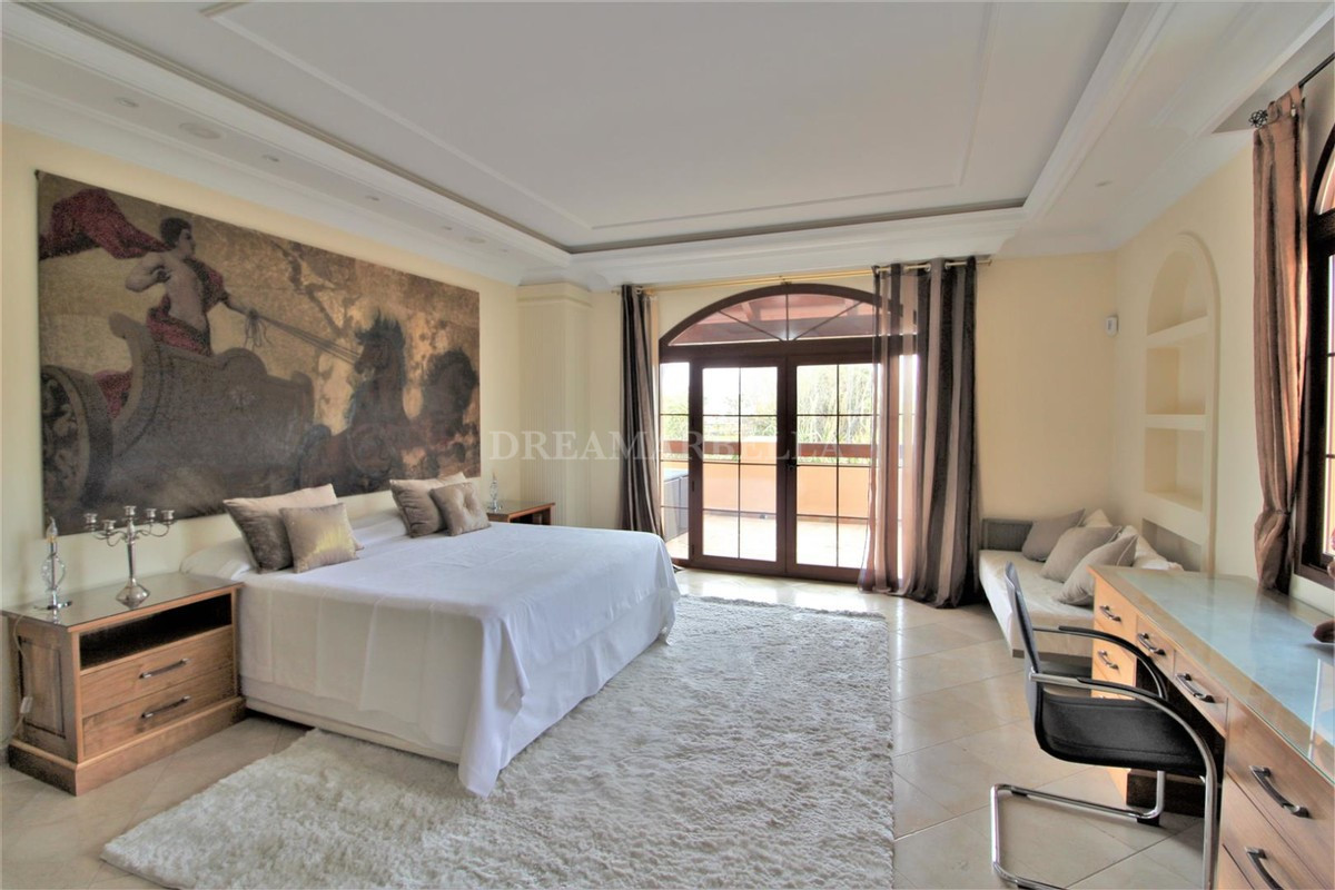Villa in Estepona East