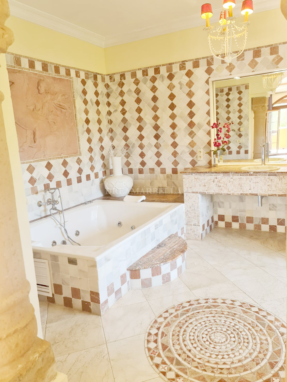 Villa in Estepona East