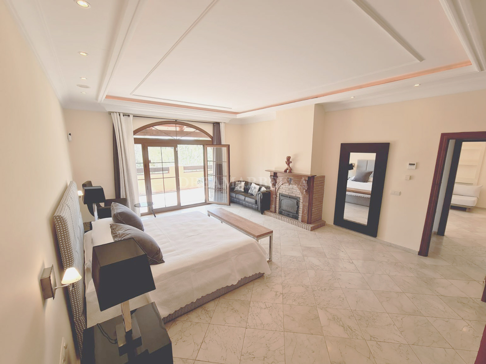 Villa in Estepona East