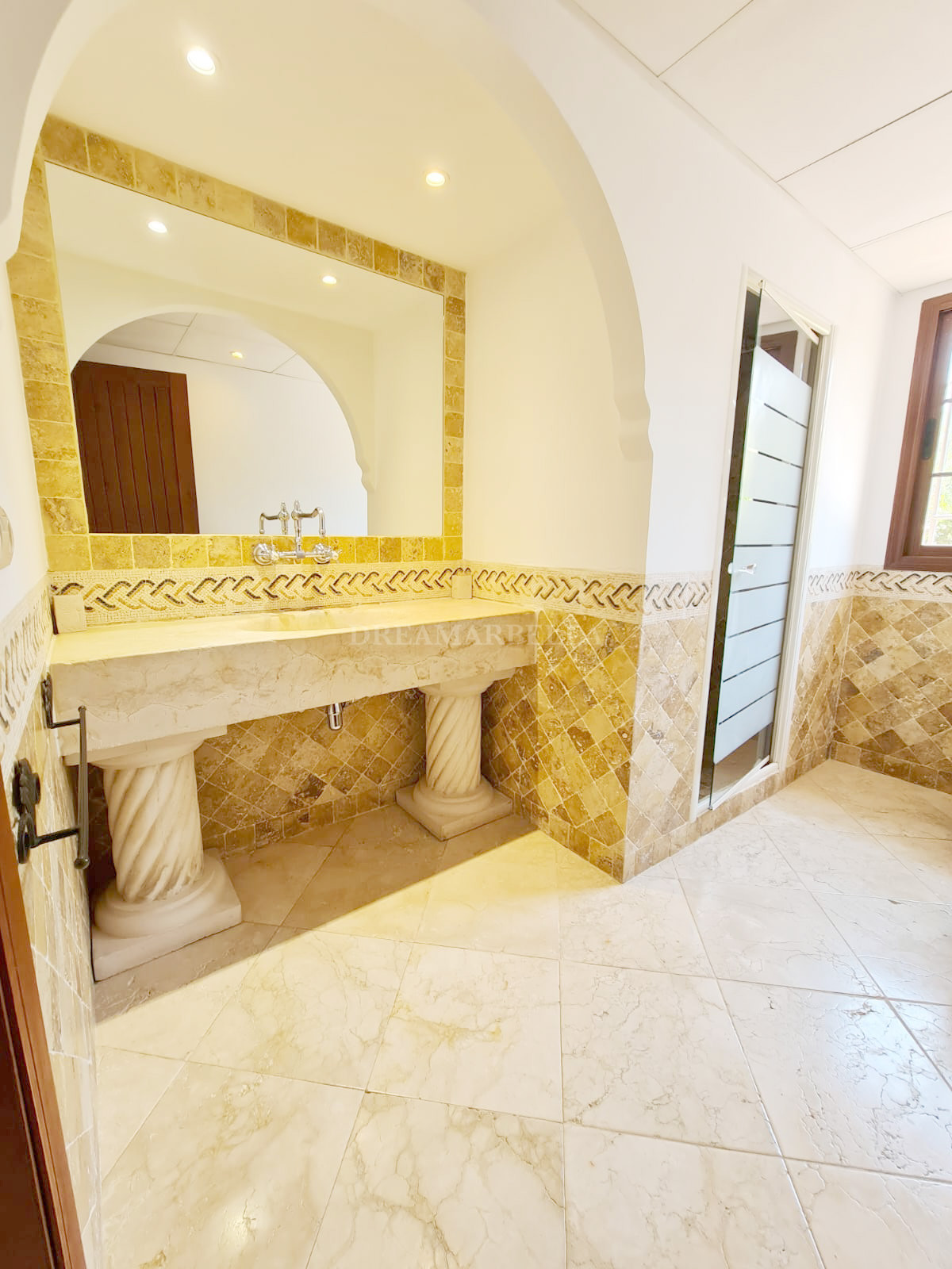 Villa in Estepona East