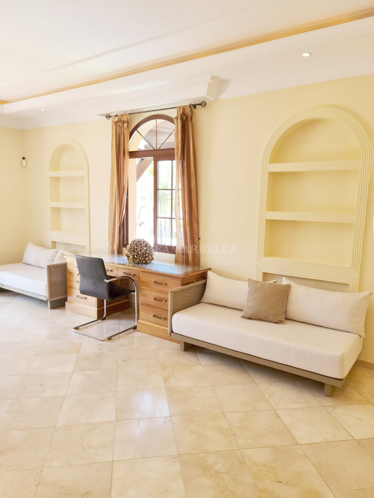 Villa in Estepona East