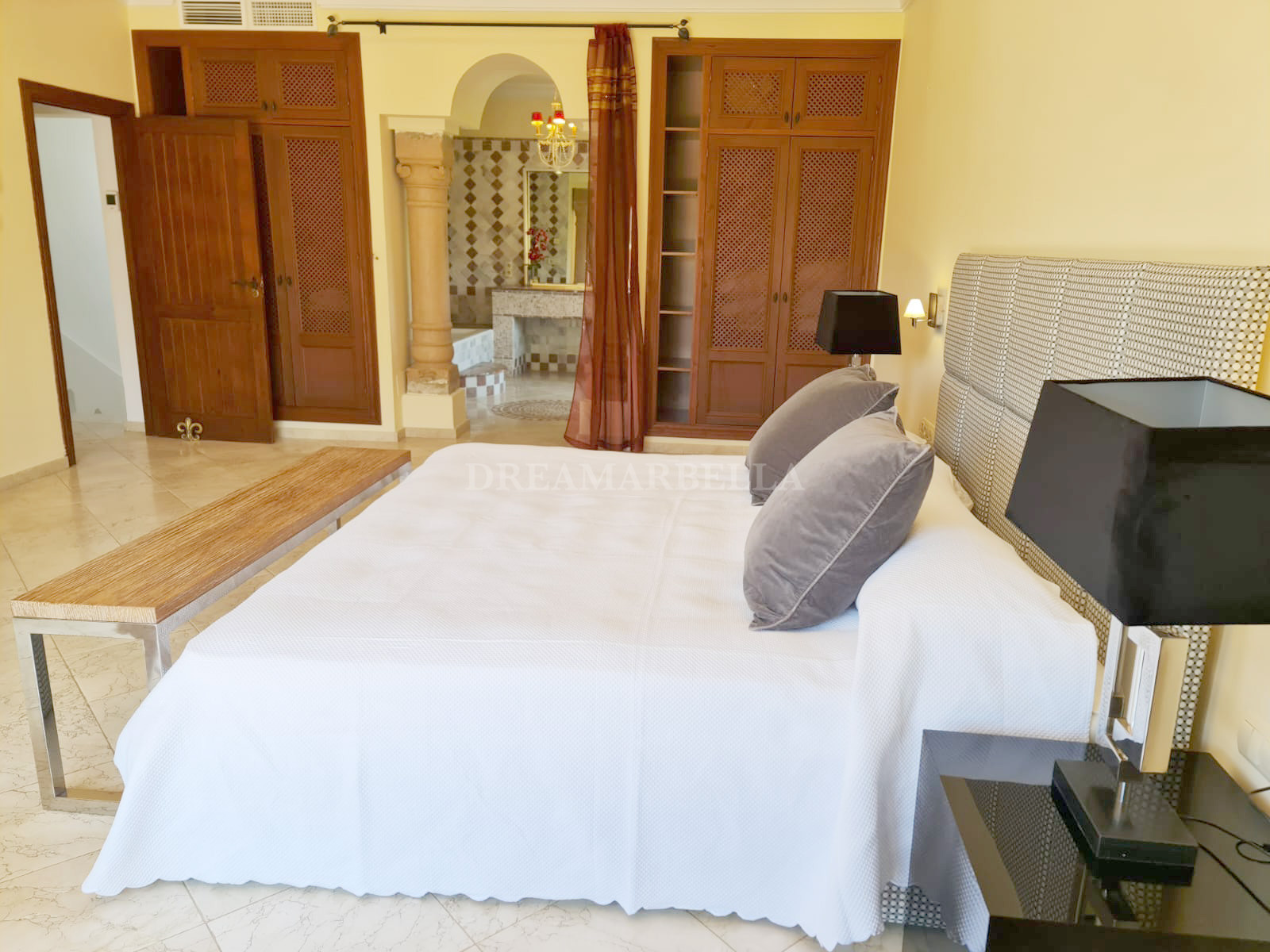 Villa in Estepona East