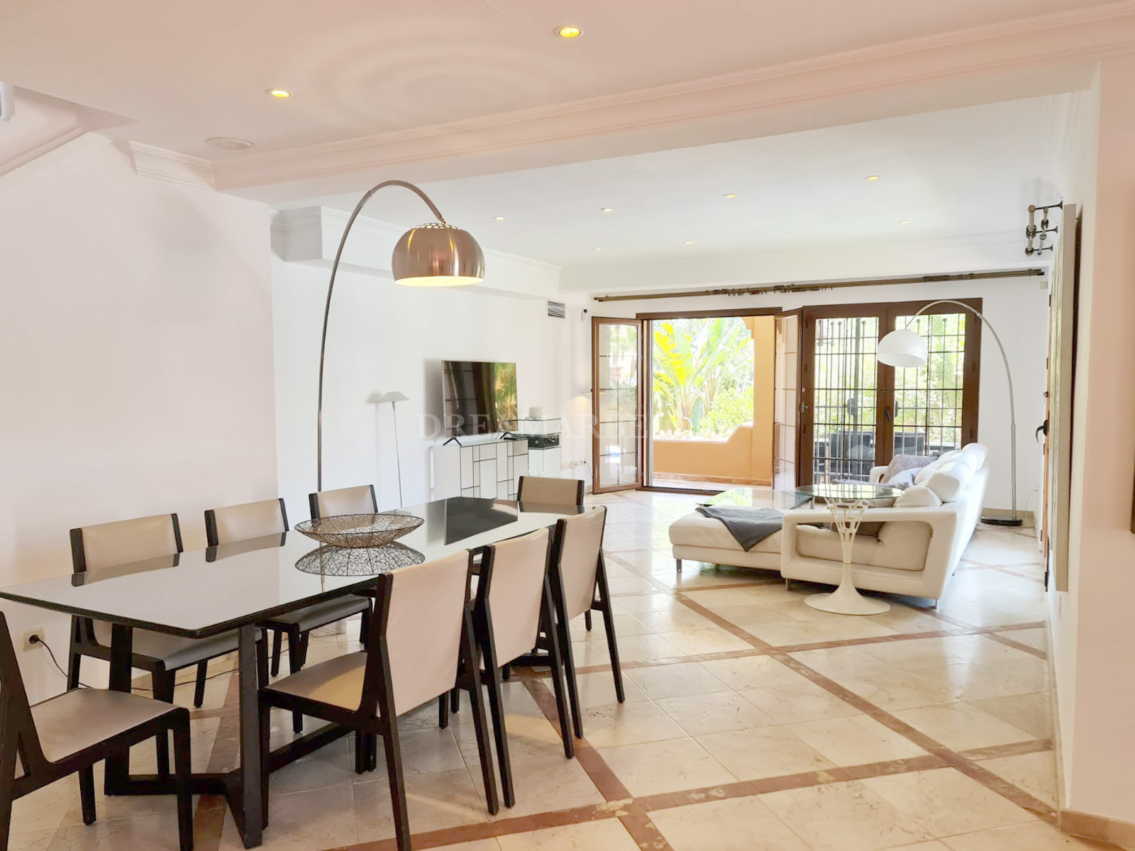 Villa in Estepona East