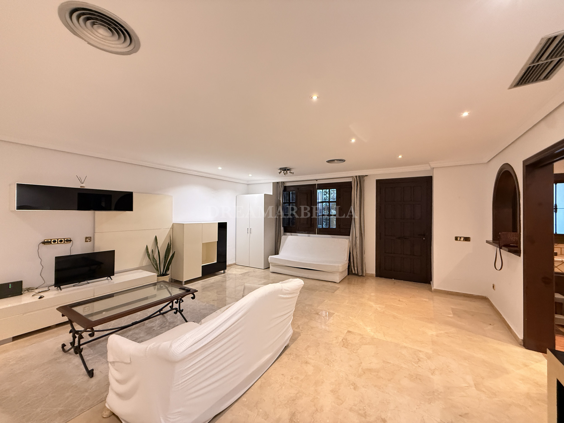 Ground Floor Apartment in Nueva Andalucia