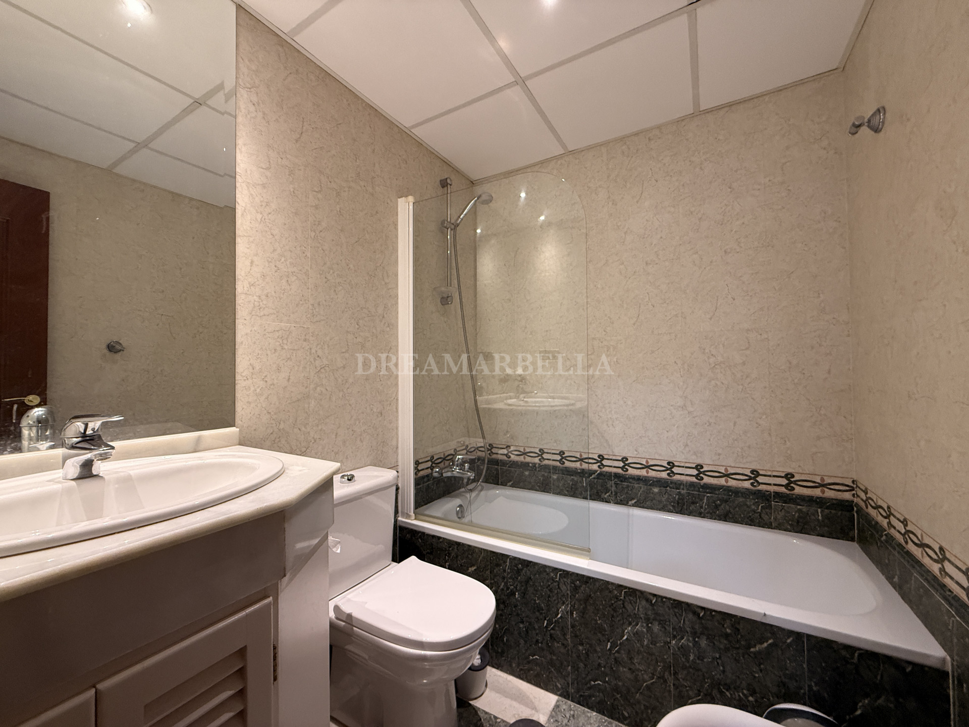 Ground Floor Apartment in Nueva Andalucia