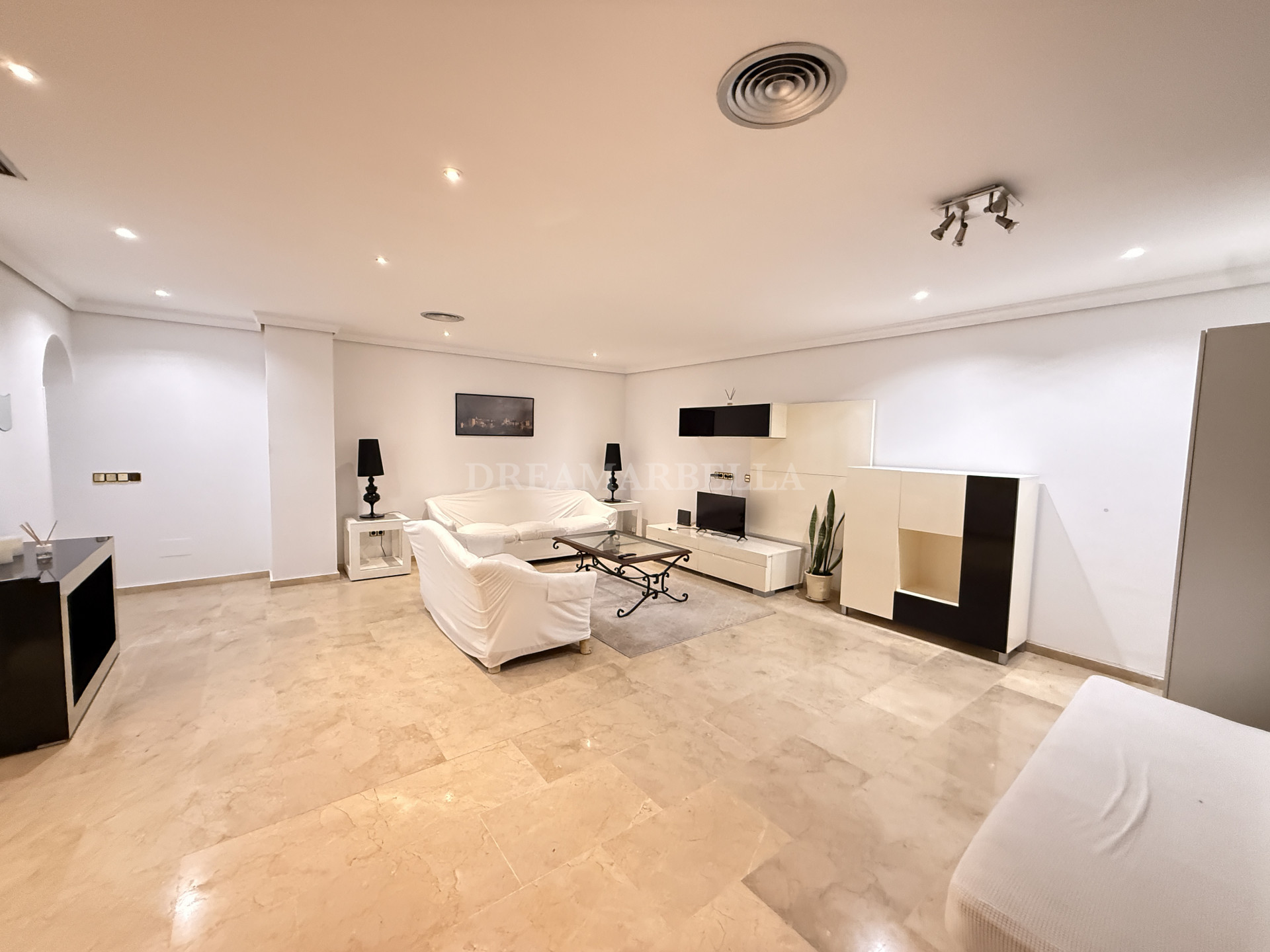 Ground Floor Apartment in Nueva Andalucia
