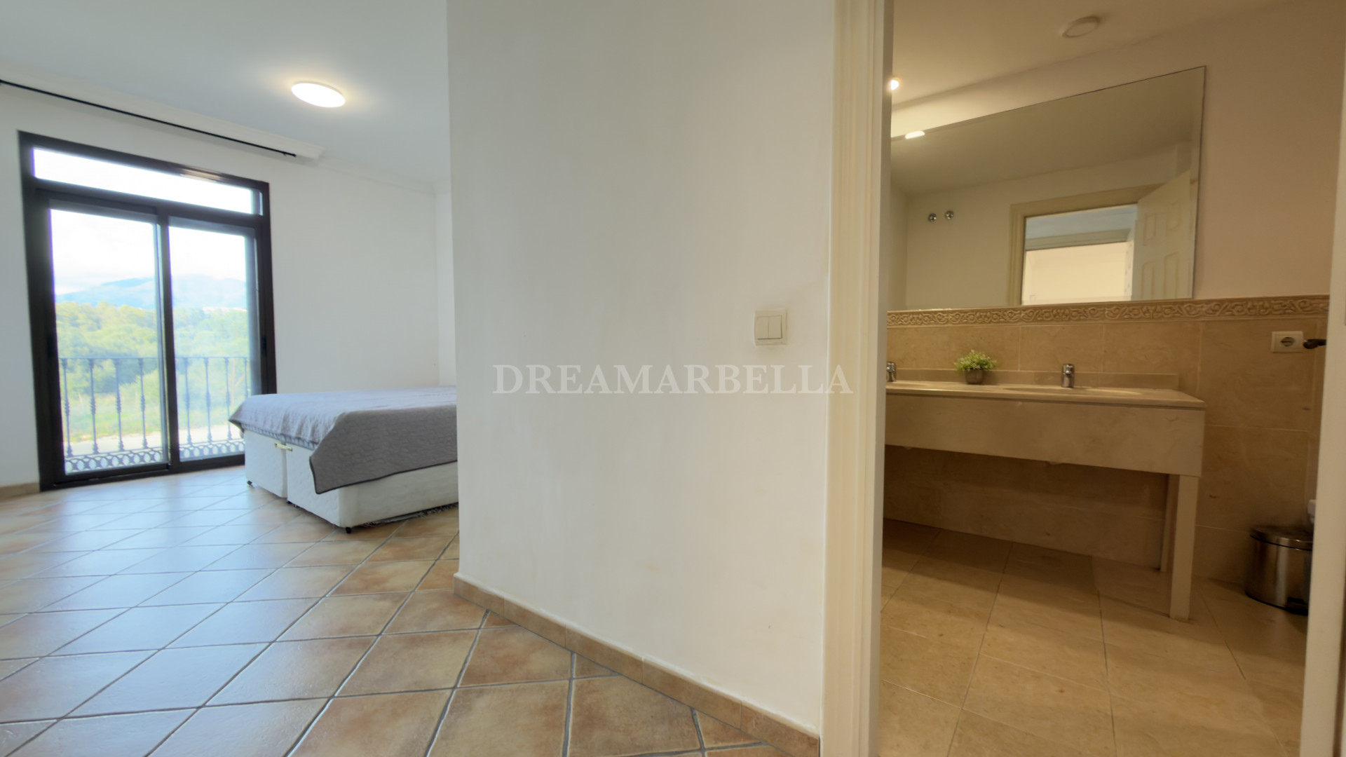 Apartment in Estepona East
