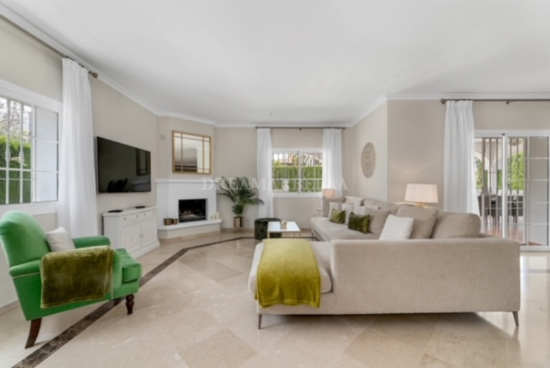 Villa in Nueva Andalucia