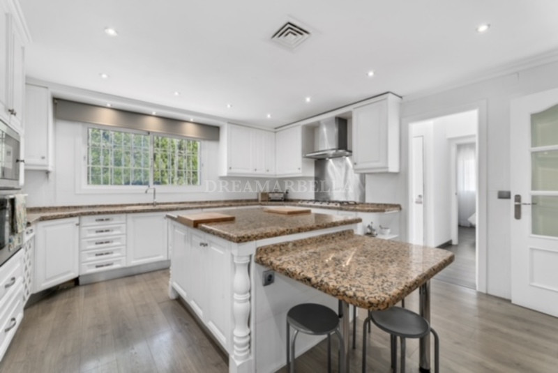 Villa in Nueva Andalucia