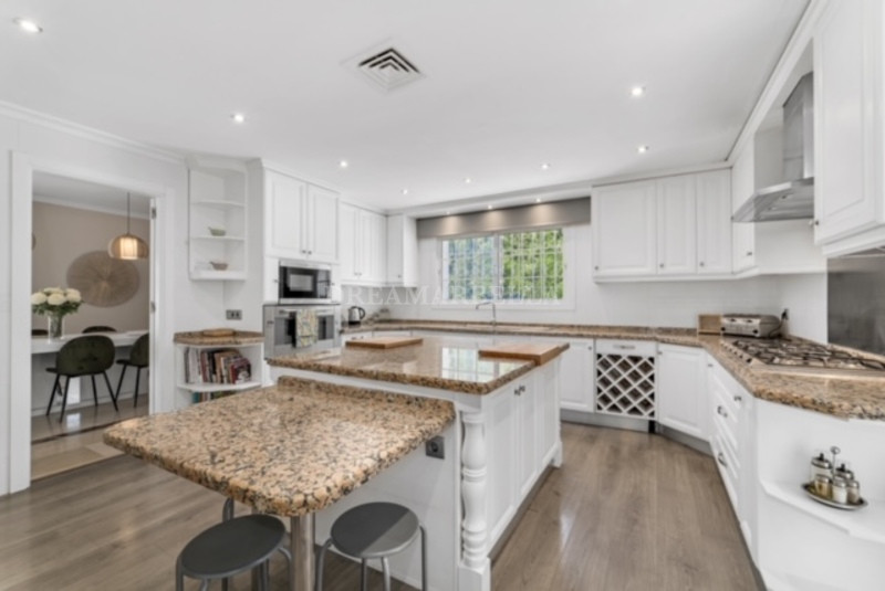 Villa in Nueva Andalucia