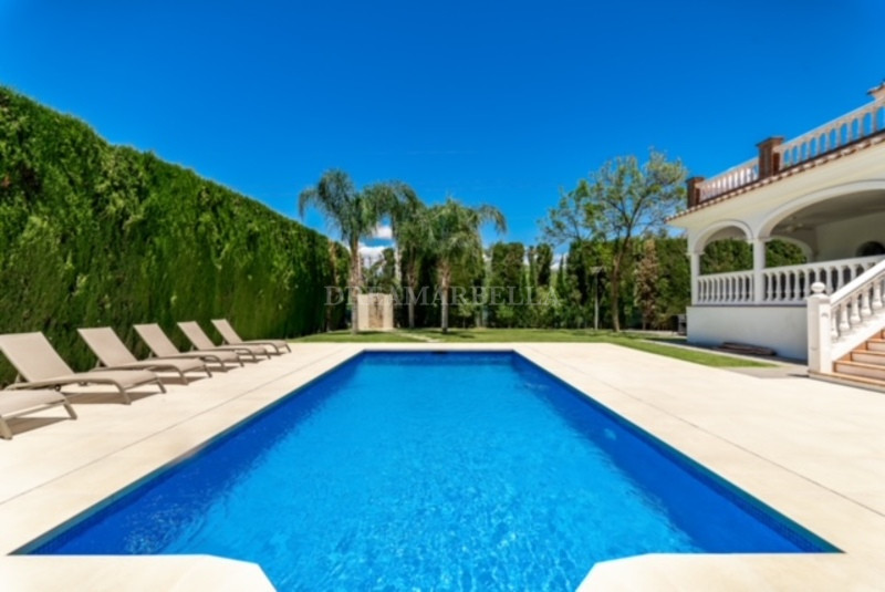 Villa in Nueva Andalucia