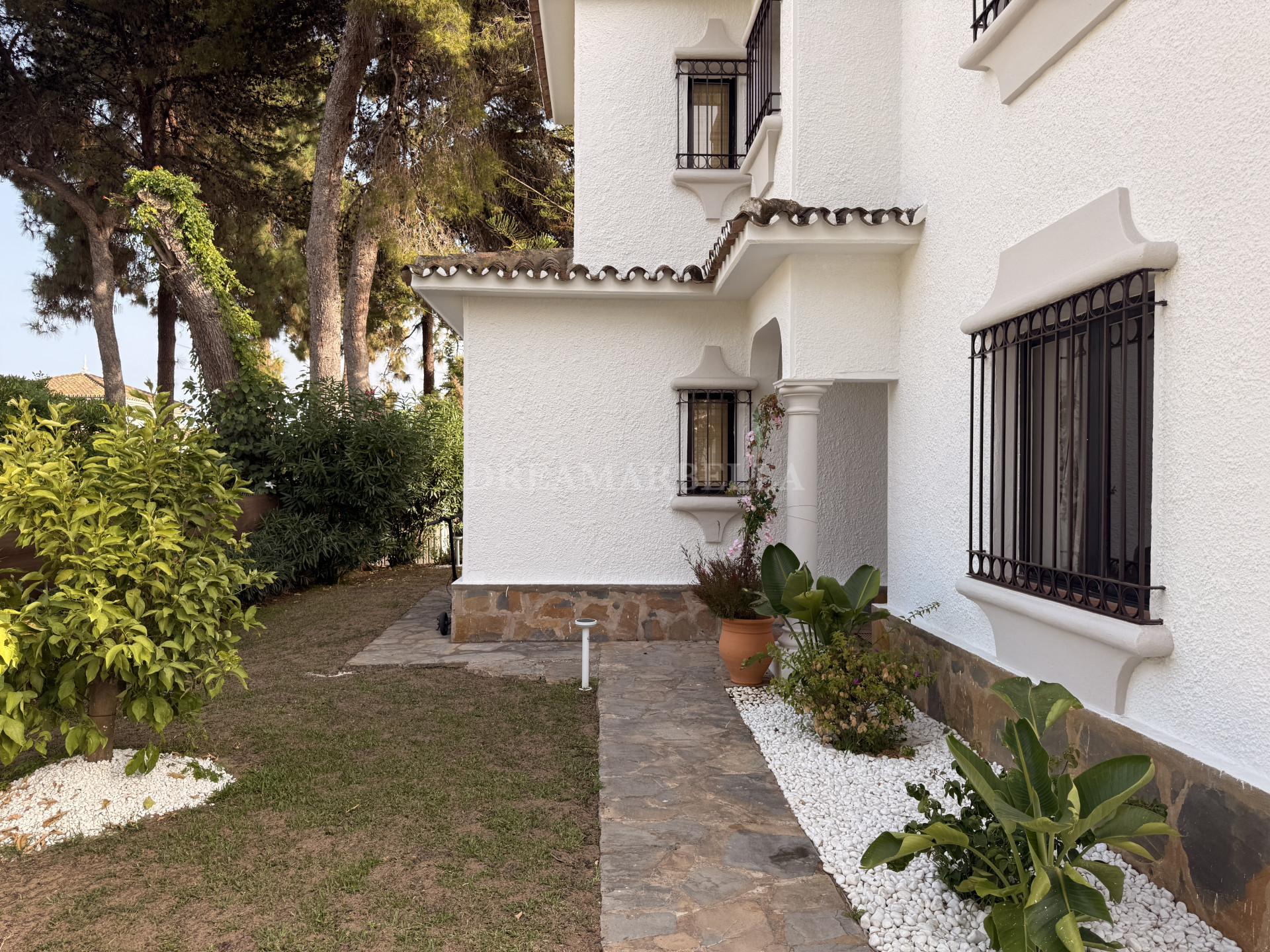 Villa in Estepona East