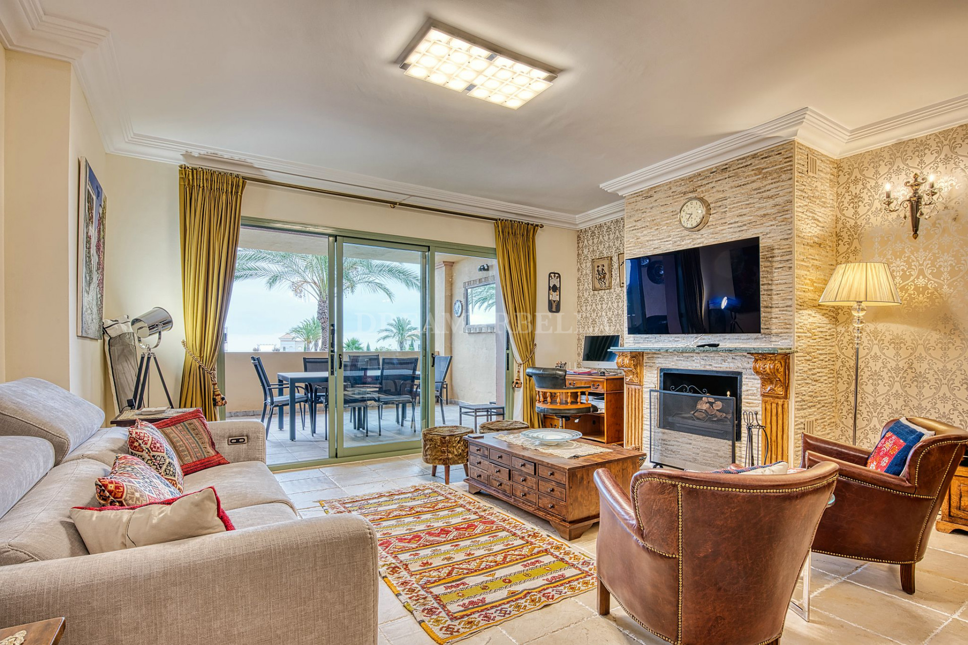 Apartment in Four Seasons
